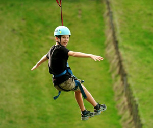 tamariki on a high rope