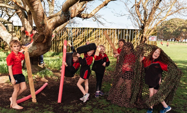 Tamariki showing their favourite items from a Play Trailer