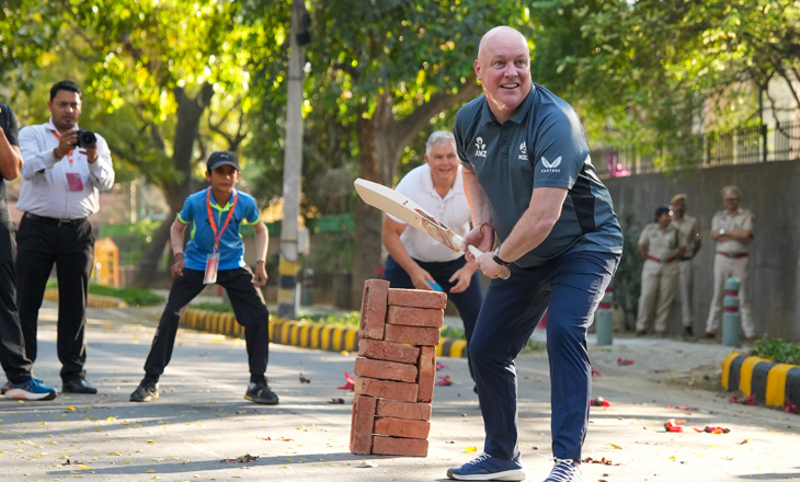 Christopher Luxon and Mark Mitchell playing street cricket